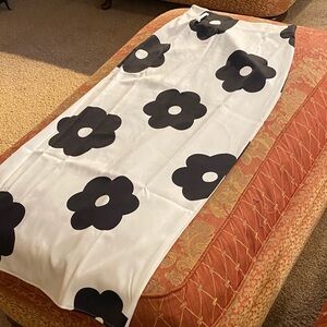 Chic Black Floral Pencil Skirt